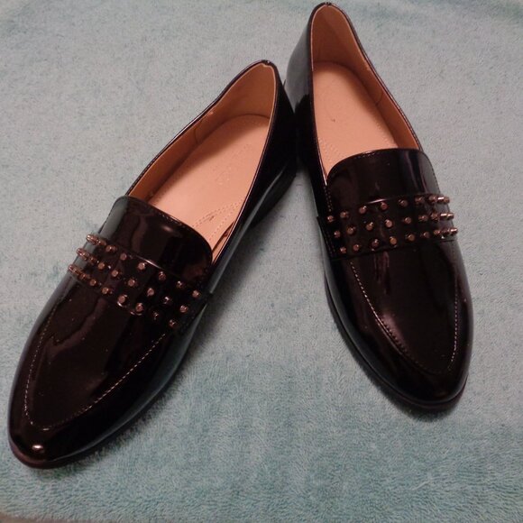 SHINEY BLACK PATENT MENS  FAUX LEATHER LOAFERS W STUDS 9 - Picture 1 of 5